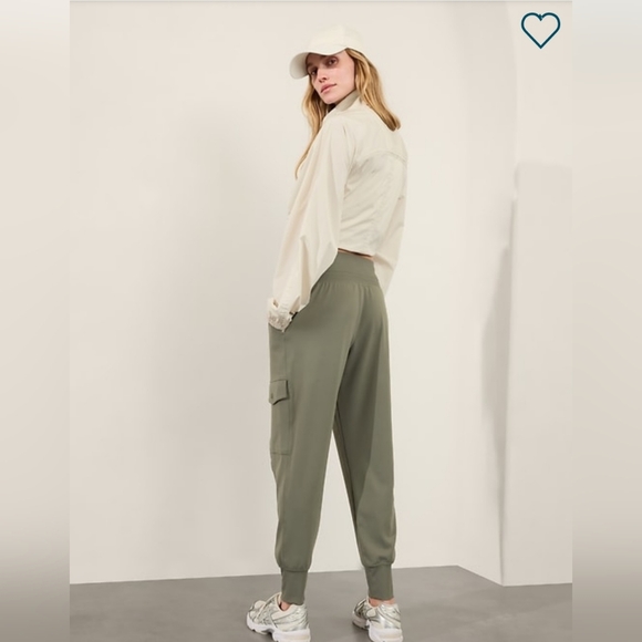 NWT Athleta High Rise Cargo Jogger - Picture 2 of 6